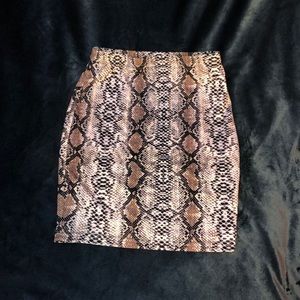 3️⃣FOR2️⃣5️⃣💲‼️Snake Print Mini Pencil Skirt